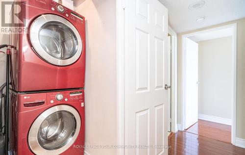 1009 - 10 Markbrook Lane, Toronto, ON - Indoor Photo Showing Laundry Room