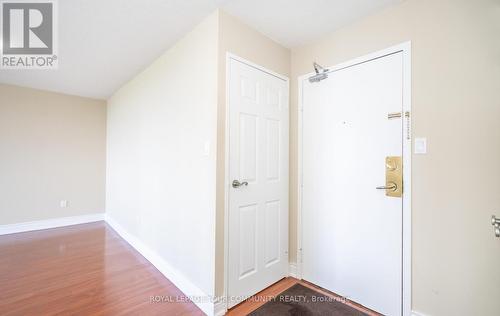 1009 - 10 Markbrook Lane, Toronto, ON - Indoor Photo Showing Other Room