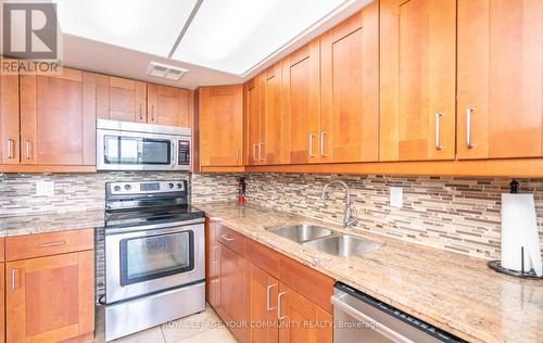 1009 - 10 Markbrook Lane, Toronto, ON - Indoor Photo Showing Kitchen With Double Sink