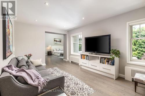 188 Glencairn Avenue, Toronto, ON - Indoor Photo Showing Living Room