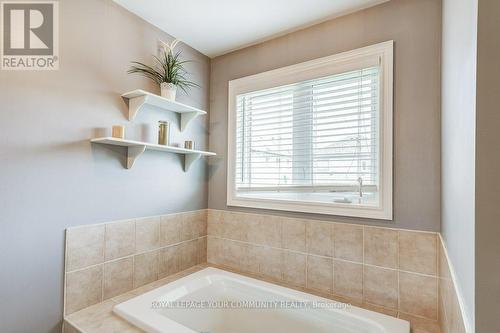 54 Butterwood Lane, Whitchurch-Stouffville (Stouffville), ON - Indoor Photo Showing Bathroom