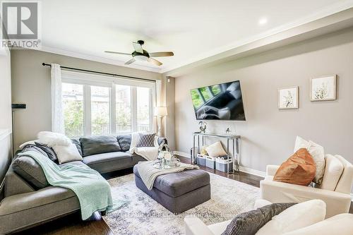 54 Butterwood Lane, Whitchurch-Stouffville (Stouffville), ON - Indoor Photo Showing Living Room