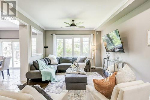 54 Butterwood Lane, Whitchurch-Stouffville (Stouffville), ON - Indoor Photo Showing Living Room