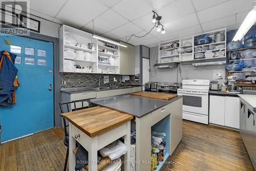 90 Trafalgar Road, Erin (Hillsburgh), ON - Indoor Photo Showing Kitchen