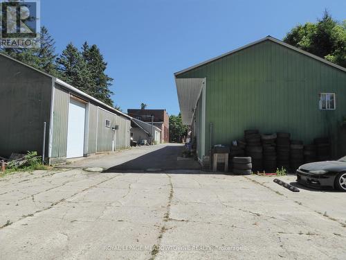 90 Trafalgar Road, Erin, ON - Outdoor With Exterior