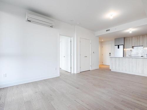 Salon - 920-200 Rue Marie-Charles-Le Moyne, Longueuil (Le Vieux-Longueuil), QC - Indoor Photo Showing Kitchen