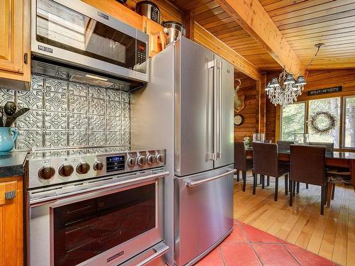 Cuisine - 10 Rue Jean, Morin-Heights, QC - Indoor Photo Showing Kitchen