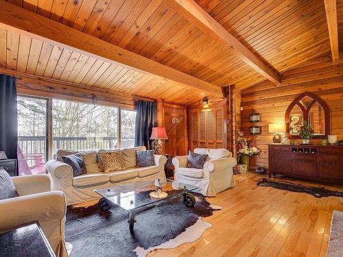 Salon - 10 Rue Jean, Morin-Heights, QC - Indoor Photo Showing Living Room