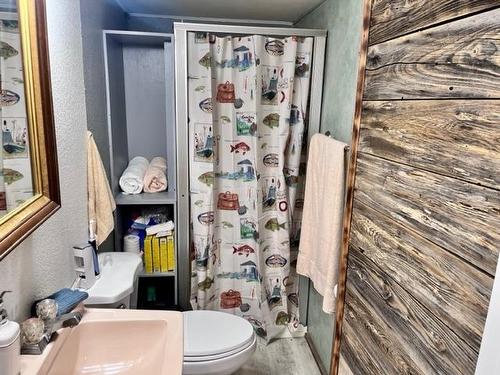 167 & 170 Road 5 North, Shuniah, ON - Indoor Photo Showing Bathroom