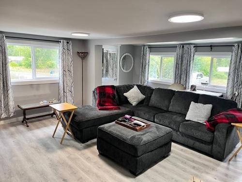 167 & 170 Road 5 North, Shuniah, ON - Indoor Photo Showing Living Room