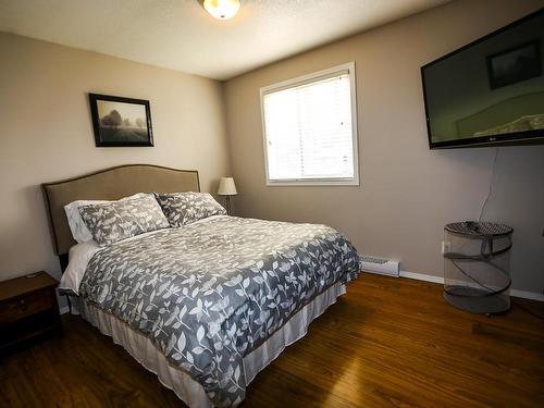 446 Oriole Way, Barriere, BC - Indoor Photo Showing Bedroom