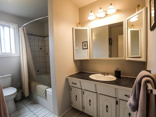 446 Oriole Way, Barriere, BC - Indoor Photo Showing Bathroom