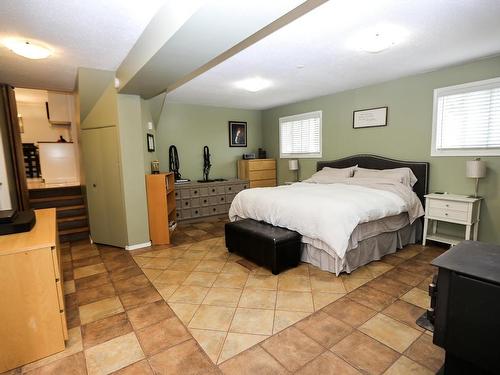 446 Oriole Way, Barriere, BC - Indoor Photo Showing Bedroom