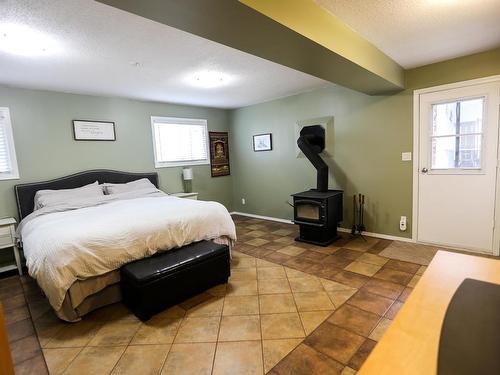 446 Oriole Way, Barriere, BC - Indoor Photo Showing Bedroom