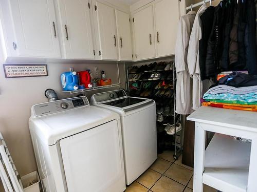 446 Oriole Way, Barriere, BC - Indoor Photo Showing Laundry Room