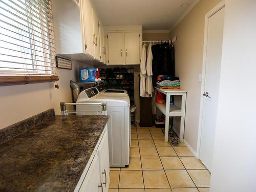 446 Oriole Way, Barriere, BC - Indoor Photo Showing Laundry Room