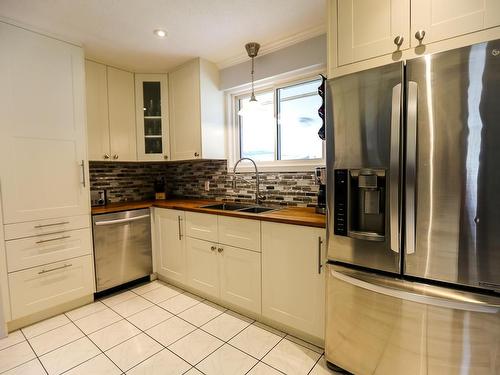 446 Oriole Way, Barriere, BC - Indoor Photo Showing Kitchen With Double Sink