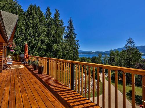 2943 Hopwood Road, North Shuswap, BC 