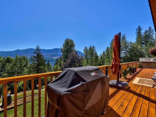 2943 Hopwood Road, North Shuswap, BC 