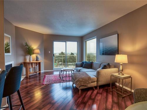 302-315 Hecate St, Nanaimo, BC - Indoor Photo Showing Living Room