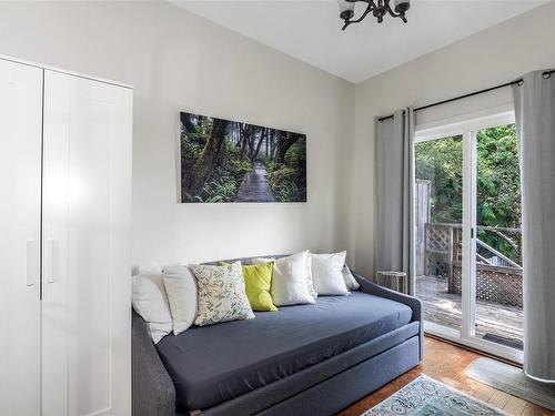 422 Powell St, Victoria, BC - Indoor Photo Showing Bedroom