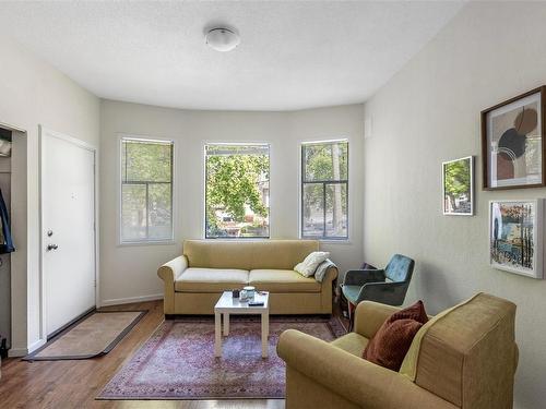 422 Powell St, Victoria, BC - Indoor Photo Showing Living Room