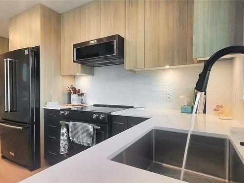 335-920 Reunion Ave, Langford, BC - Indoor Photo Showing Kitchen With Double Sink With Upgraded Kitchen