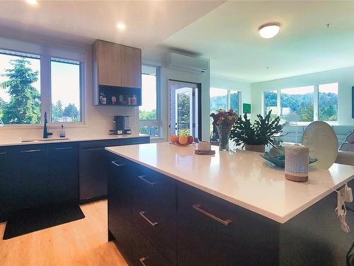 335-920 Reunion Ave, Langford, BC - Indoor Photo Showing Kitchen