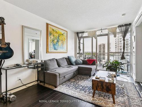 1423-38 Joe Shuster Way, Toronto, ON - Indoor Photo Showing Living Room