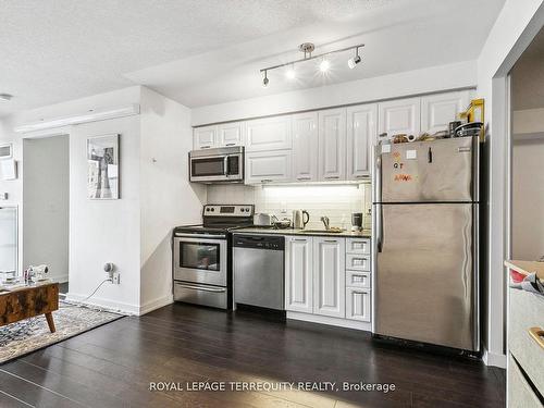 1423-38 Joe Shuster Way, Toronto, ON - Indoor Photo Showing Kitchen With Upgraded Kitchen