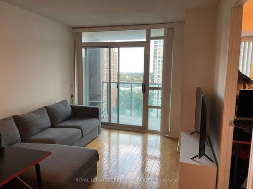 1505-16 Harrison Garden Blvd, Toronto, ON - Indoor Photo Showing Living Room