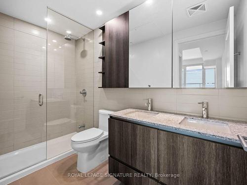 803-21 Park St E, Mississauga, ON - Indoor Photo Showing Bathroom