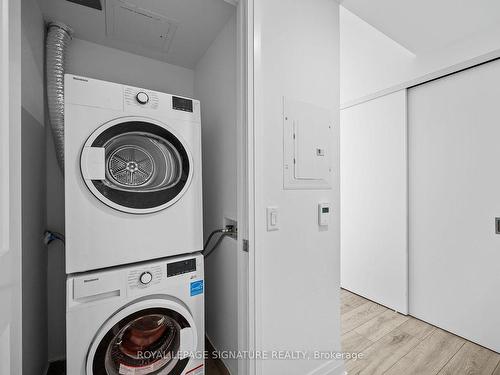 803-21 Park St E, Mississauga, ON - Indoor Photo Showing Laundry Room