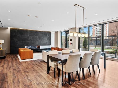 803-21 Park St E, Mississauga, ON - Indoor Photo Showing Dining Room