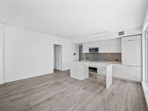 803-21 Park St E, Mississauga, ON - Indoor Photo Showing Kitchen