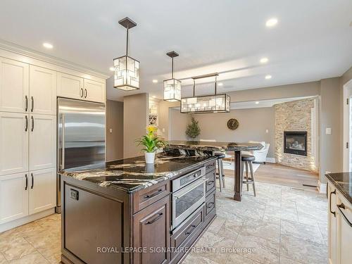 30 Stone St, Halton Hills, ON - Indoor Photo Showing Kitchen With Upgraded Kitchen