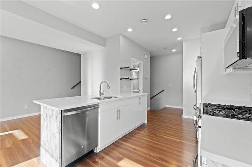 4077 28 Street, Vernon, BC - Indoor Photo Showing Kitchen With Double Sink With Upgraded Kitchen