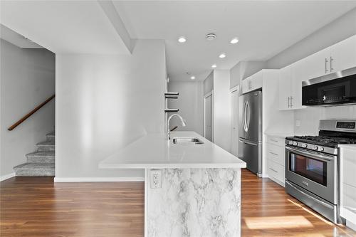 4077 28 Street, Vernon, BC - Indoor Photo Showing Kitchen With Stainless Steel Kitchen