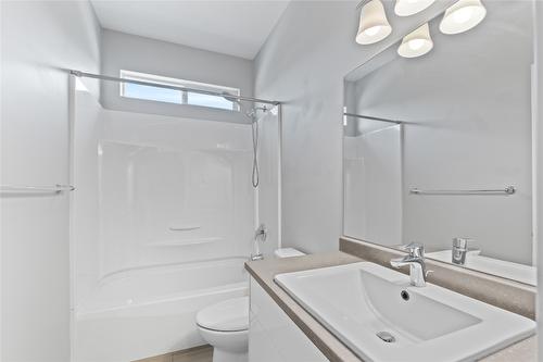 4077 28 Street, Vernon, BC - Indoor Photo Showing Bathroom