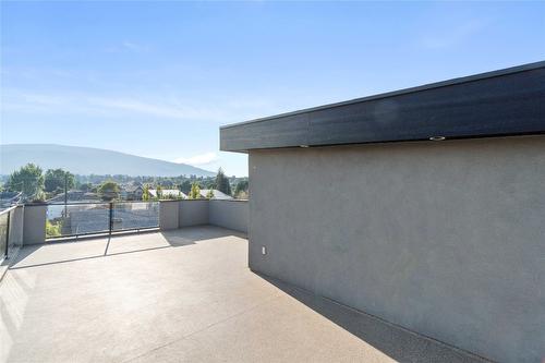 4077 28 Street, Vernon, BC - Outdoor