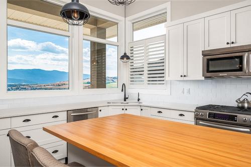 4016 Terrapin Place, Vernon, BC - Indoor Photo Showing Kitchen