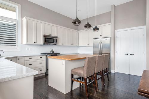 4016 Terrapin Place, Vernon, BC - Indoor Photo Showing Kitchen With Upgraded Kitchen