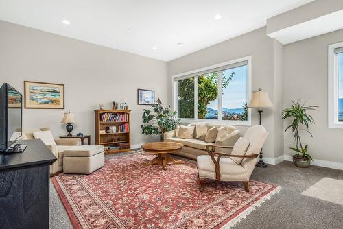 4016 Terrapin Place, Vernon, BC - Indoor Photo Showing Living Room