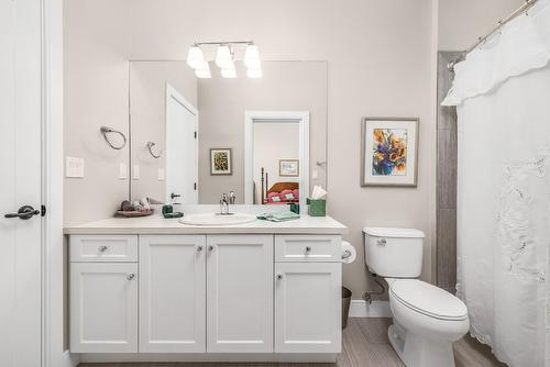 4016 Terrapin Place, Vernon, BC - Indoor Photo Showing Bathroom