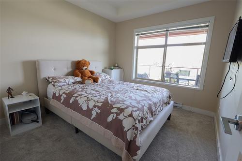 408-3205 Skyview Lane, West Kelowna, BC - Indoor Photo Showing Bedroom