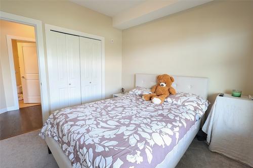 408-3205 Skyview Lane, West Kelowna, BC - Indoor Photo Showing Bedroom