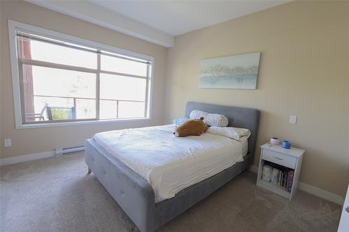 408-3205 Skyview Lane, West Kelowna, BC - Indoor Photo Showing Bedroom