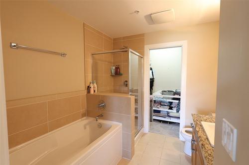 408-3205 Skyview Lane, West Kelowna, BC - Indoor Photo Showing Bathroom