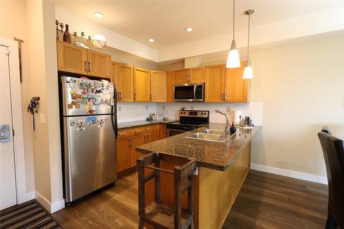 408-3205 Skyview Lane, West Kelowna, BC - Indoor Photo Showing Kitchen With Stainless Steel Kitchen With Double Sink