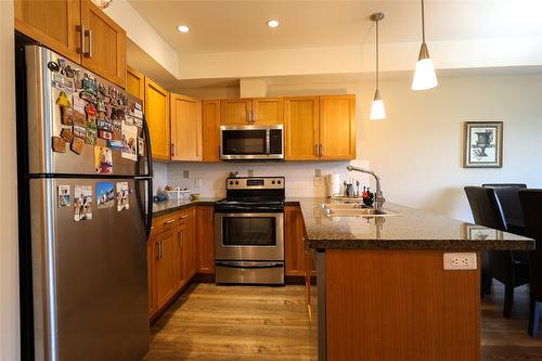 408-3205 Skyview Lane, West Kelowna, BC - Indoor Photo Showing Kitchen With Stainless Steel Kitchen With Double Sink